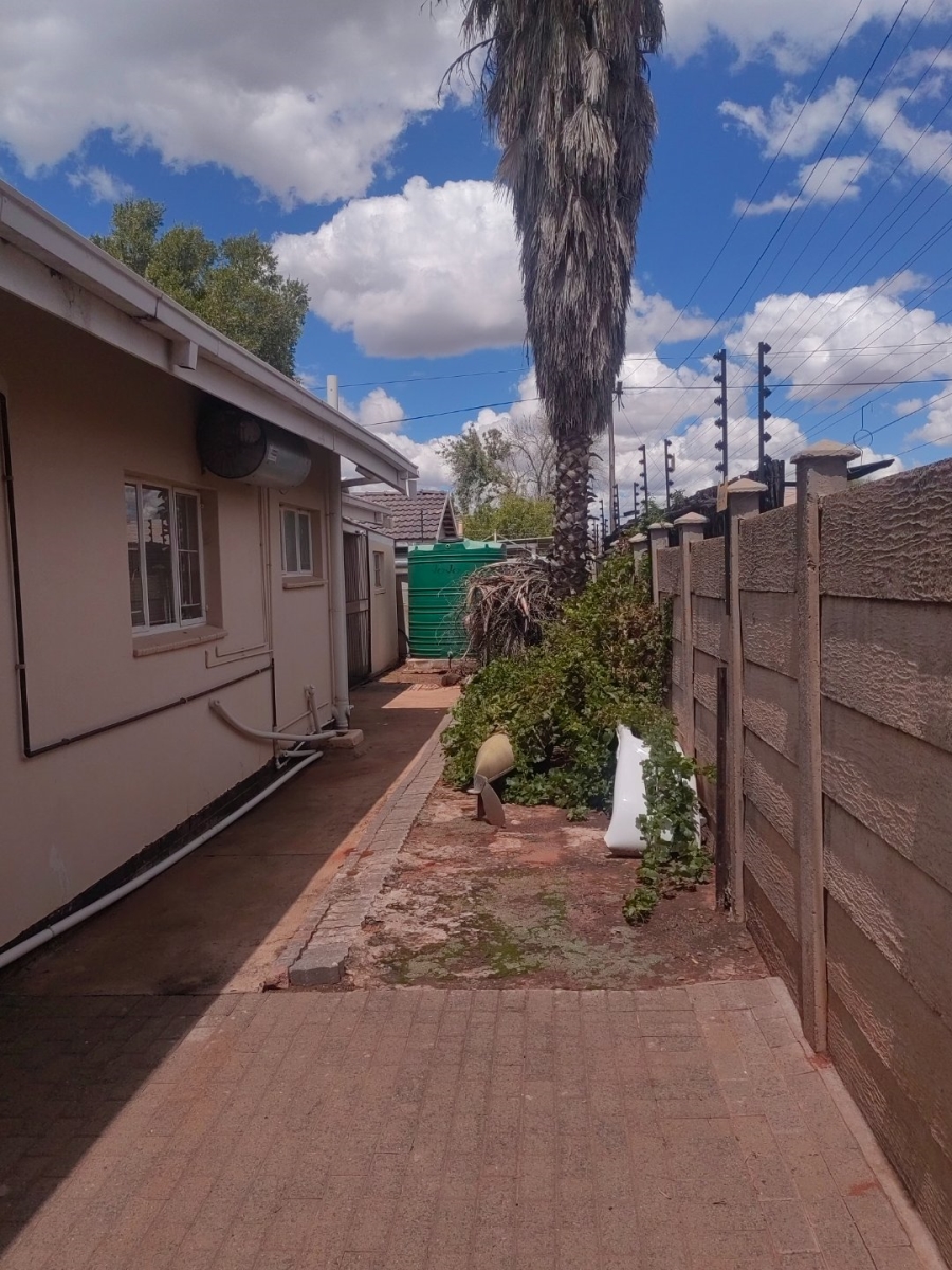 Bedroom Property for Sale in Monument Heights Northern Cape